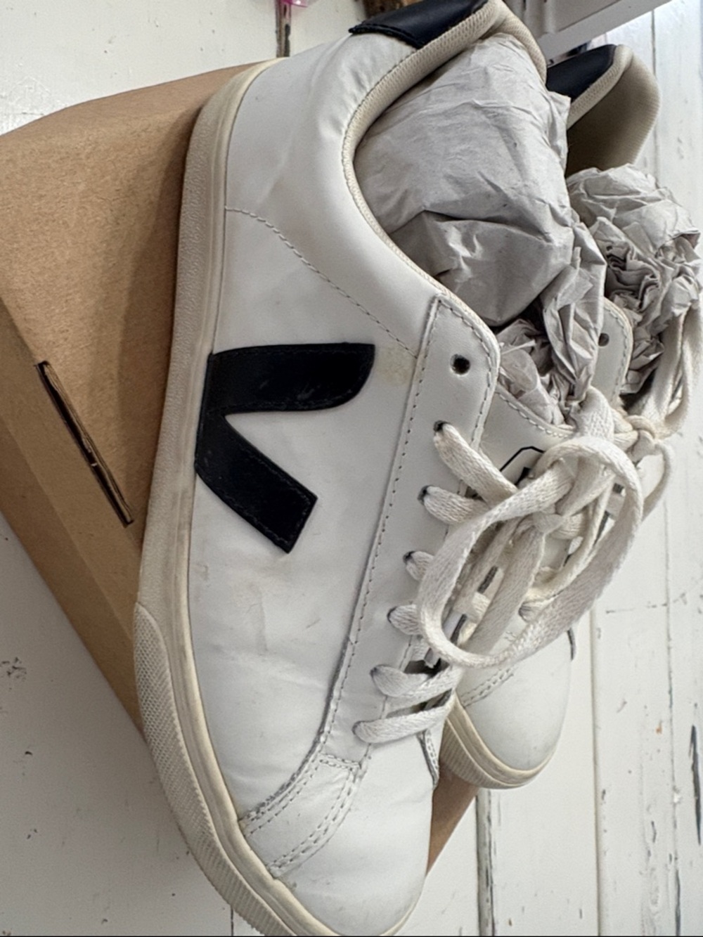 Veja V-10 Chromefree leather casual sneaker size US 10 UK 41